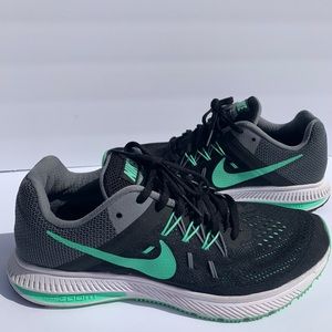 Women’s Nike ZOOM Shoes Size 8